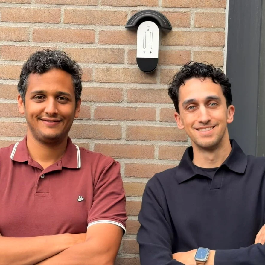 Insyght engineers in the field with the MedeMeter sensor